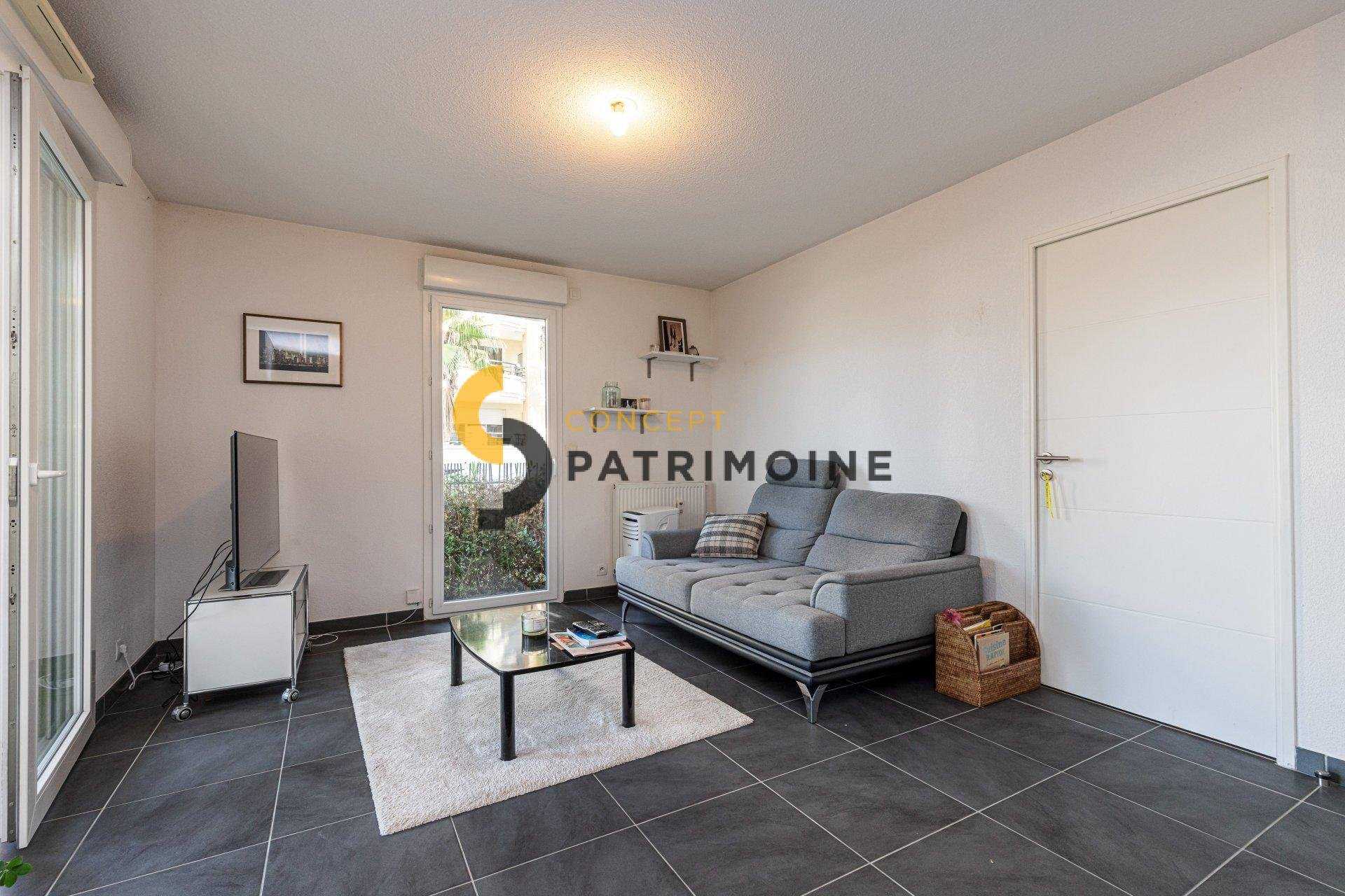 Condominium in Saint-Isidore, Provence-Alpes-Cote d'Azur 11114965