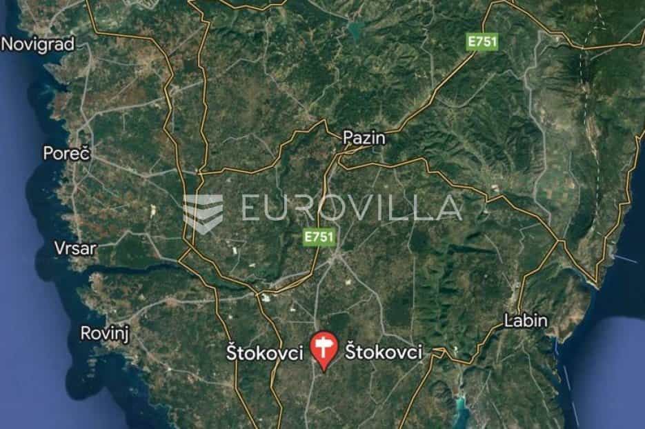 土地 在 Štokovci, Istarska županija 11115574