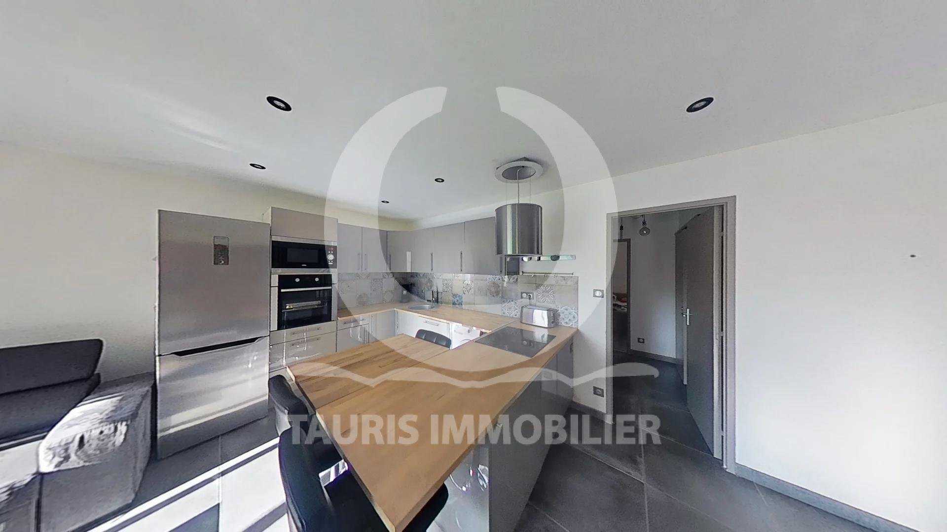 Condominium in Aubagne, Provence-Alpes-Cote d'Azur 11115729
