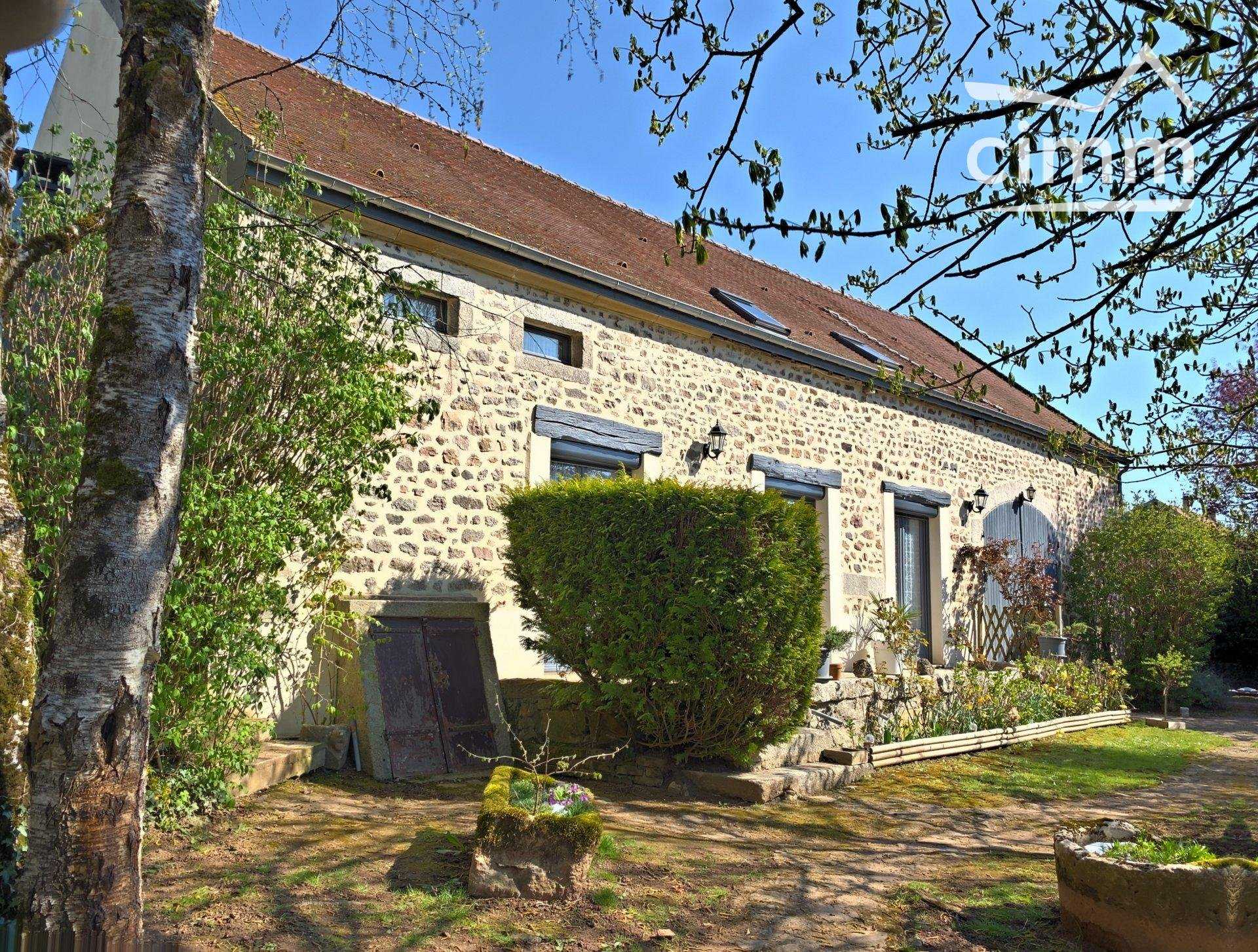 Residential in Saint-Léger-Vauban, Yonne 11115739