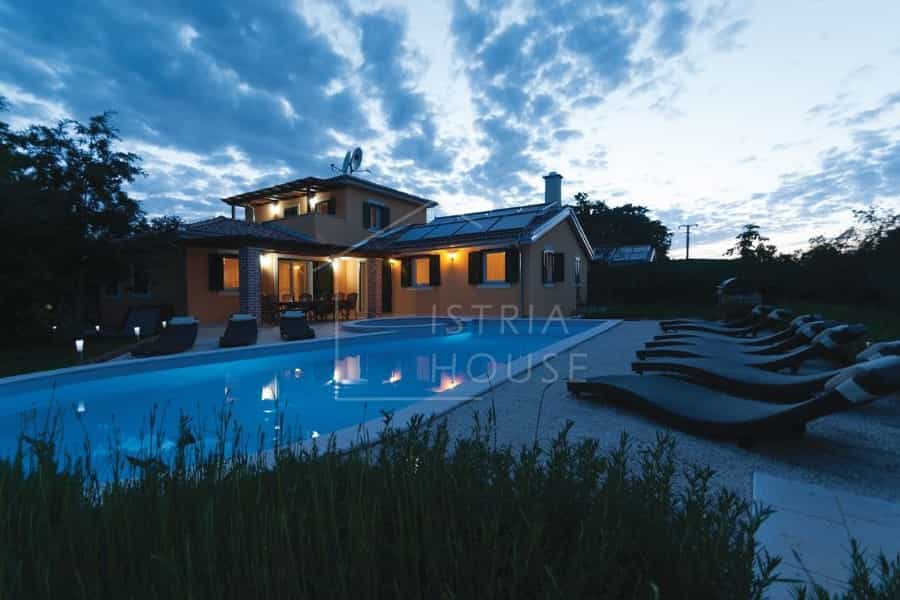 House in Svetvinčenat, Istria County 11115792