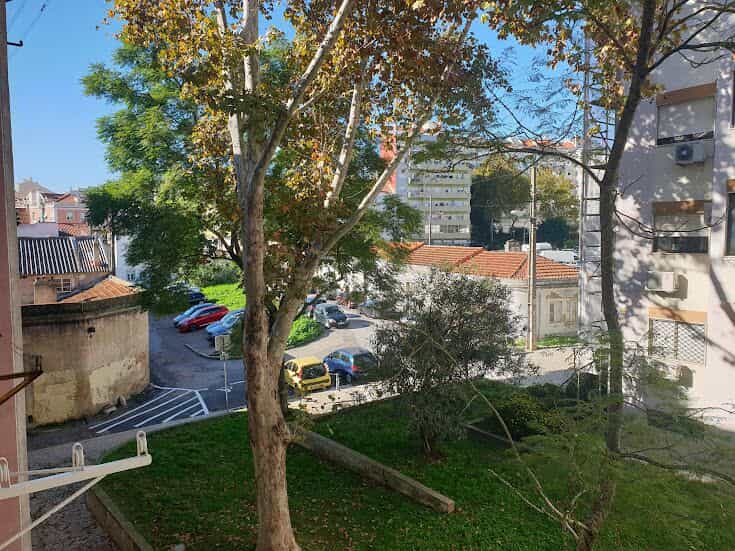 Condominium in Bemfica, Lissabon 11115951