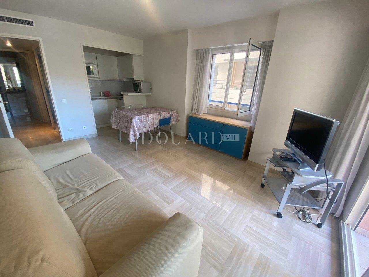 Condominium in Menton, Provence-Alpes-Cote d'Azur 11116471