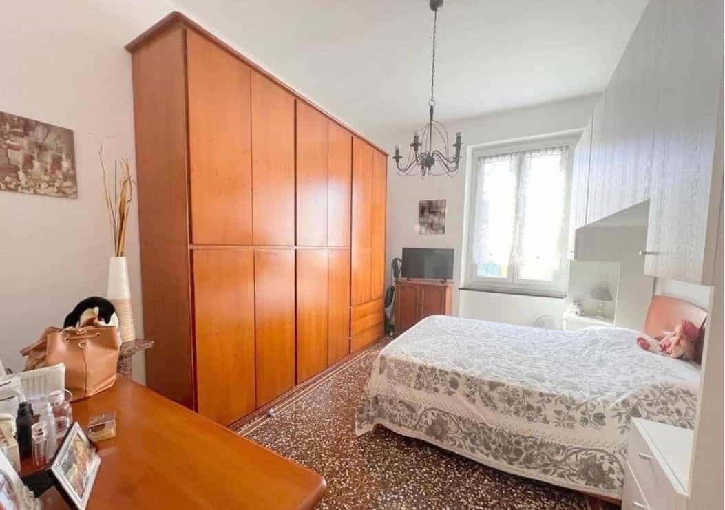 Condominium dans Gênes, Ligurie 11117434
