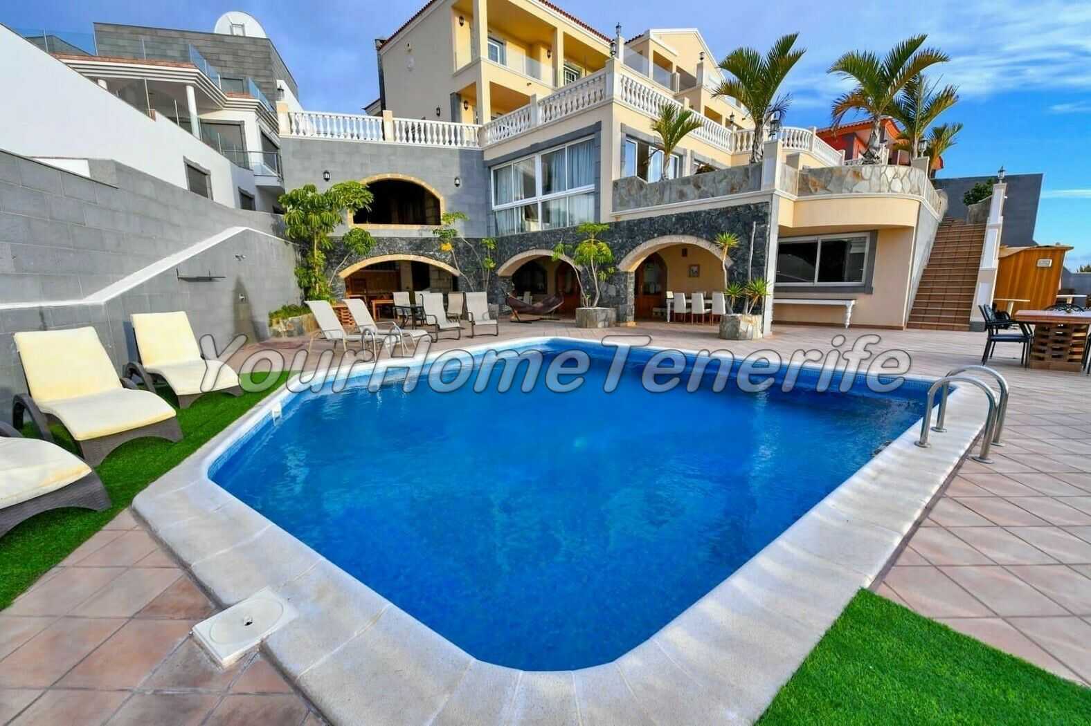 بيت في Adeje, Canary Islands 11118386