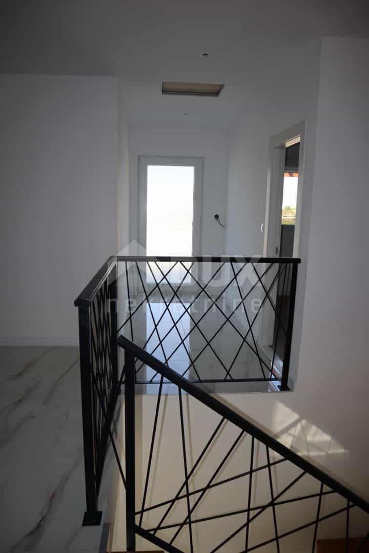 casa en Debeljak, Sukošan, Zadar County 11118557