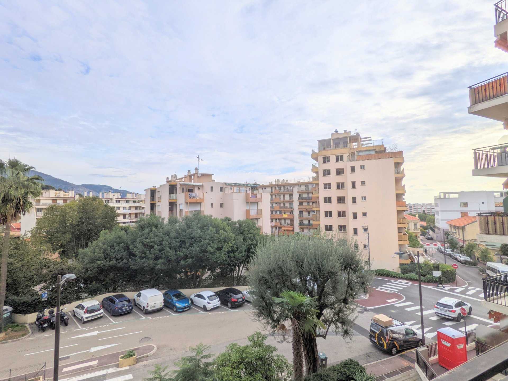 Condominium in Roquebrune-Cap-Martin, Alpes-Maritimes 11118620