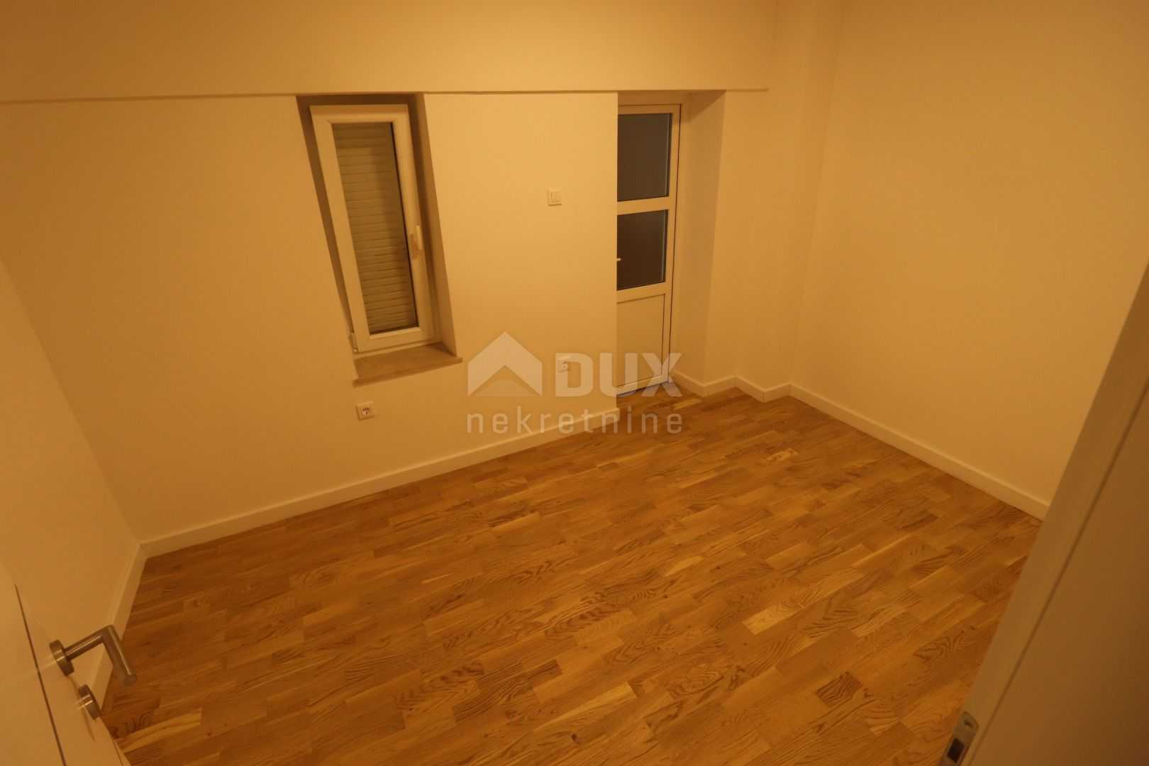 公寓 在 Novi Vinodolski, Primorsko-Goranska Zupanija 11118895