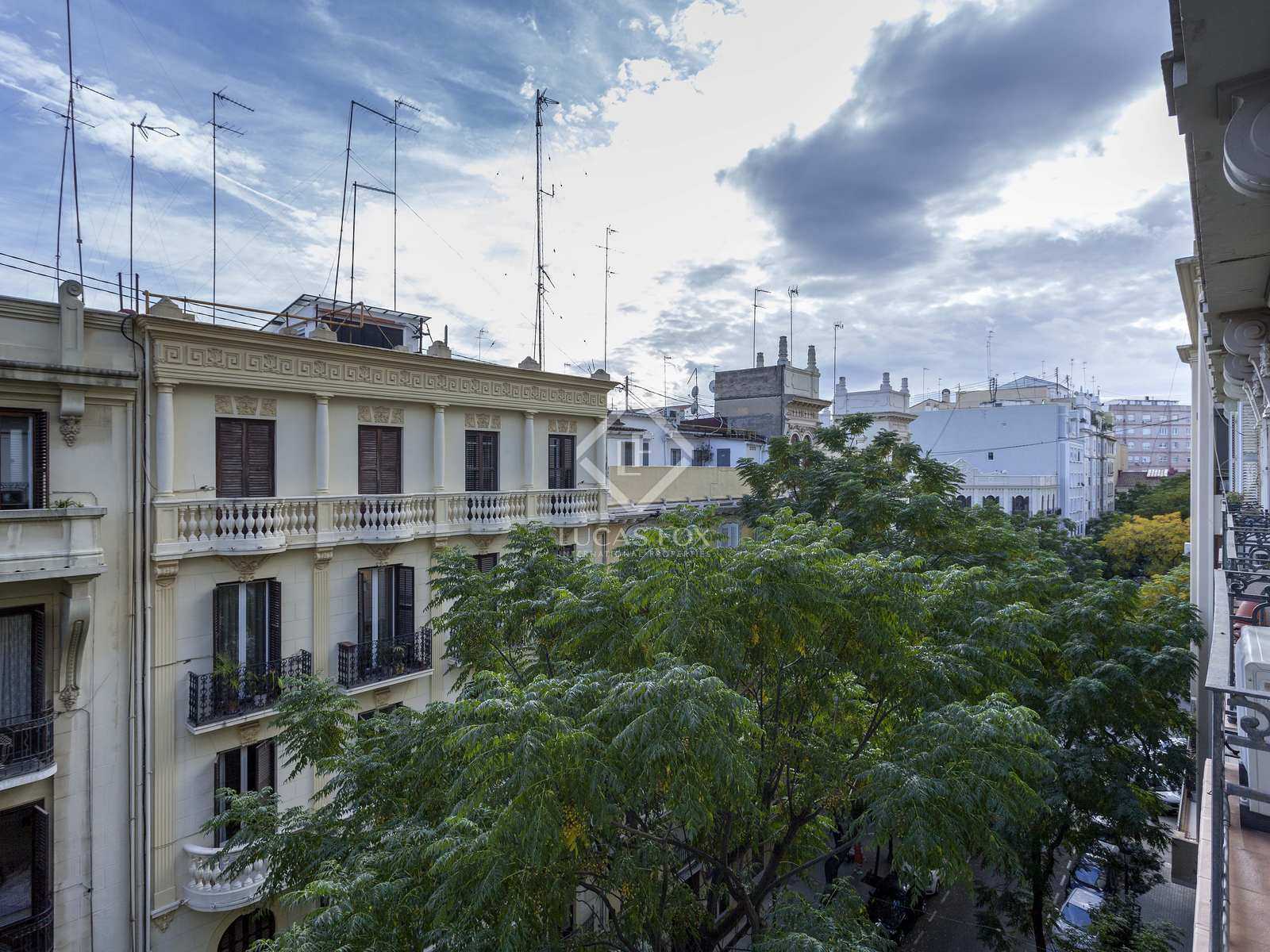 Condominium in Valencia, Valencian Community 11118925