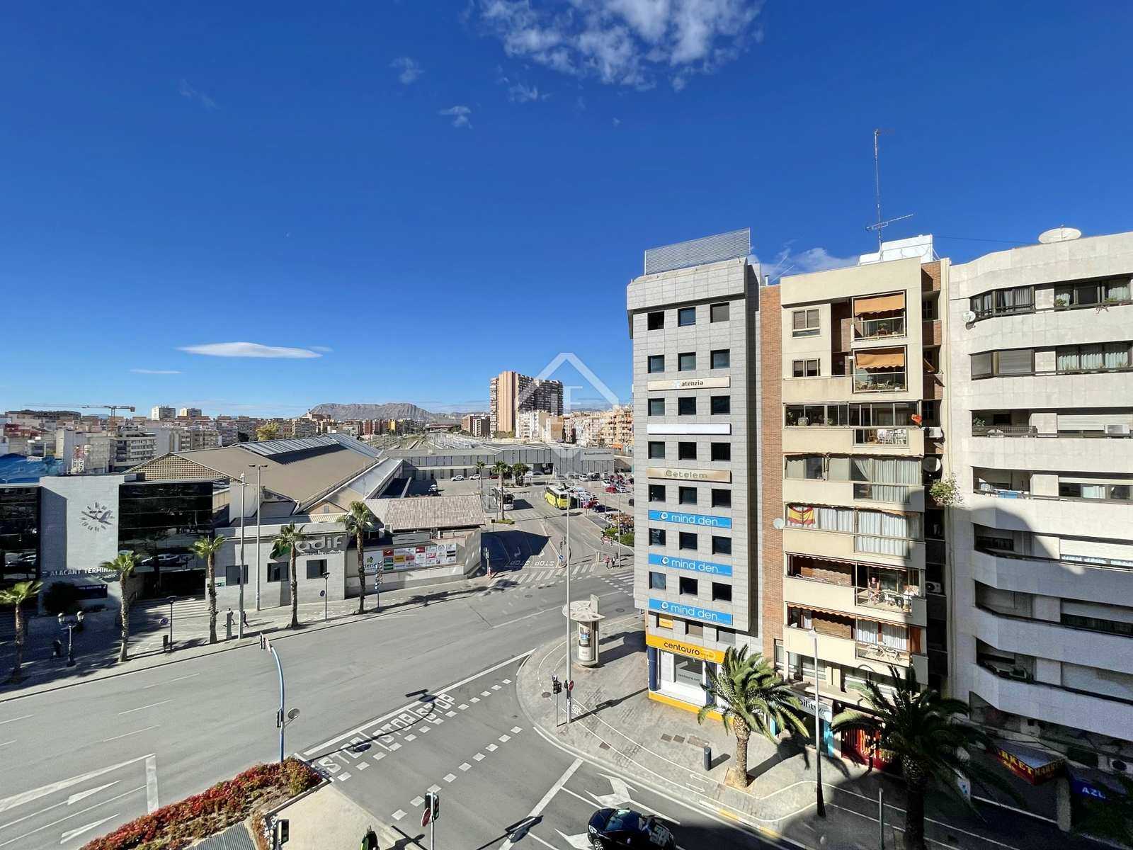 Condominium in Alicante, Valencia 11119790