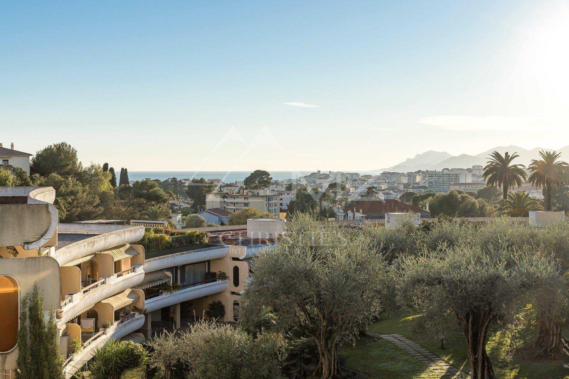 Condominium in Le Cannet, Provence-Alpes-Cote d'Azur 11120101