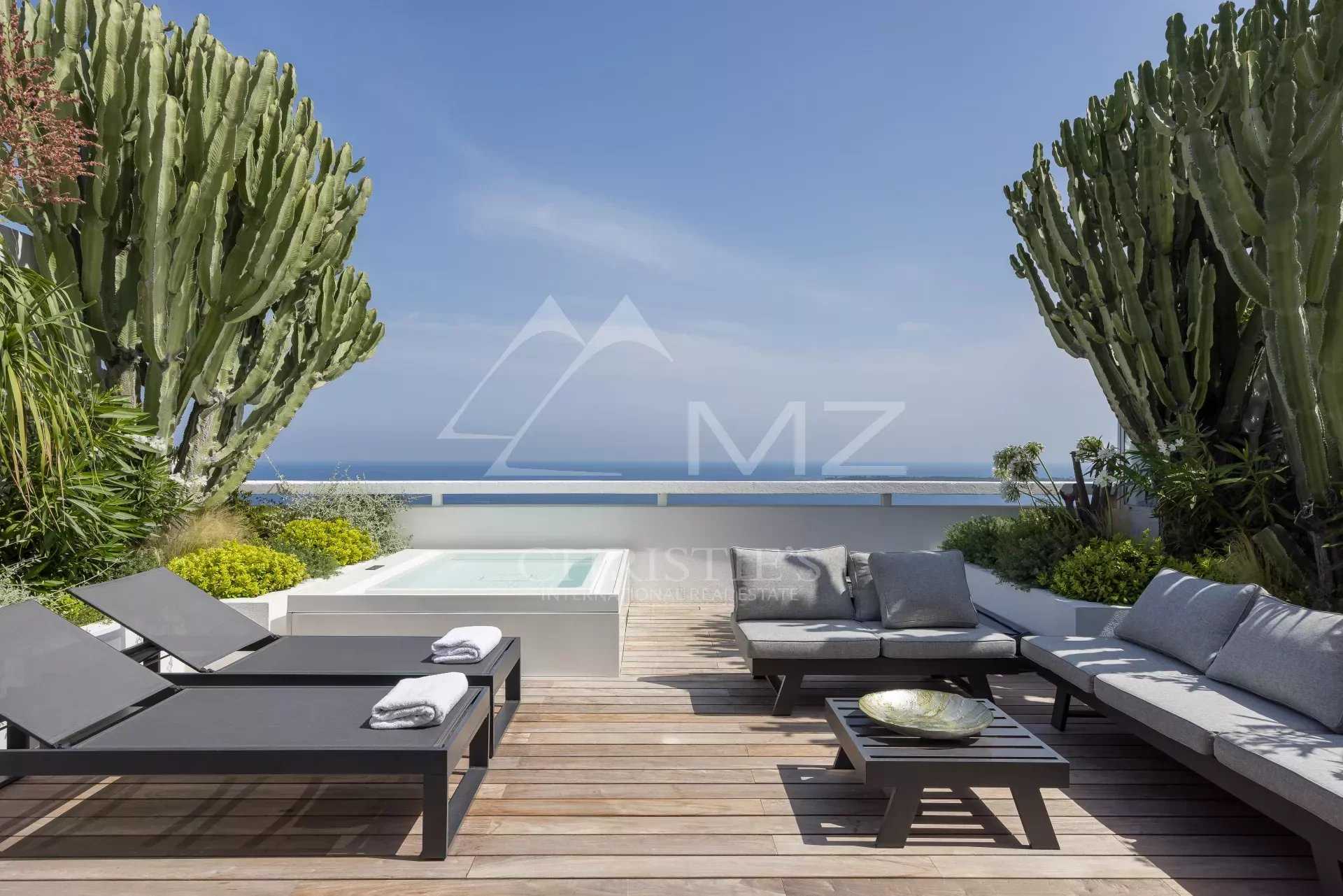 Residential in Cannes, Alpes-Maritimes 11120102