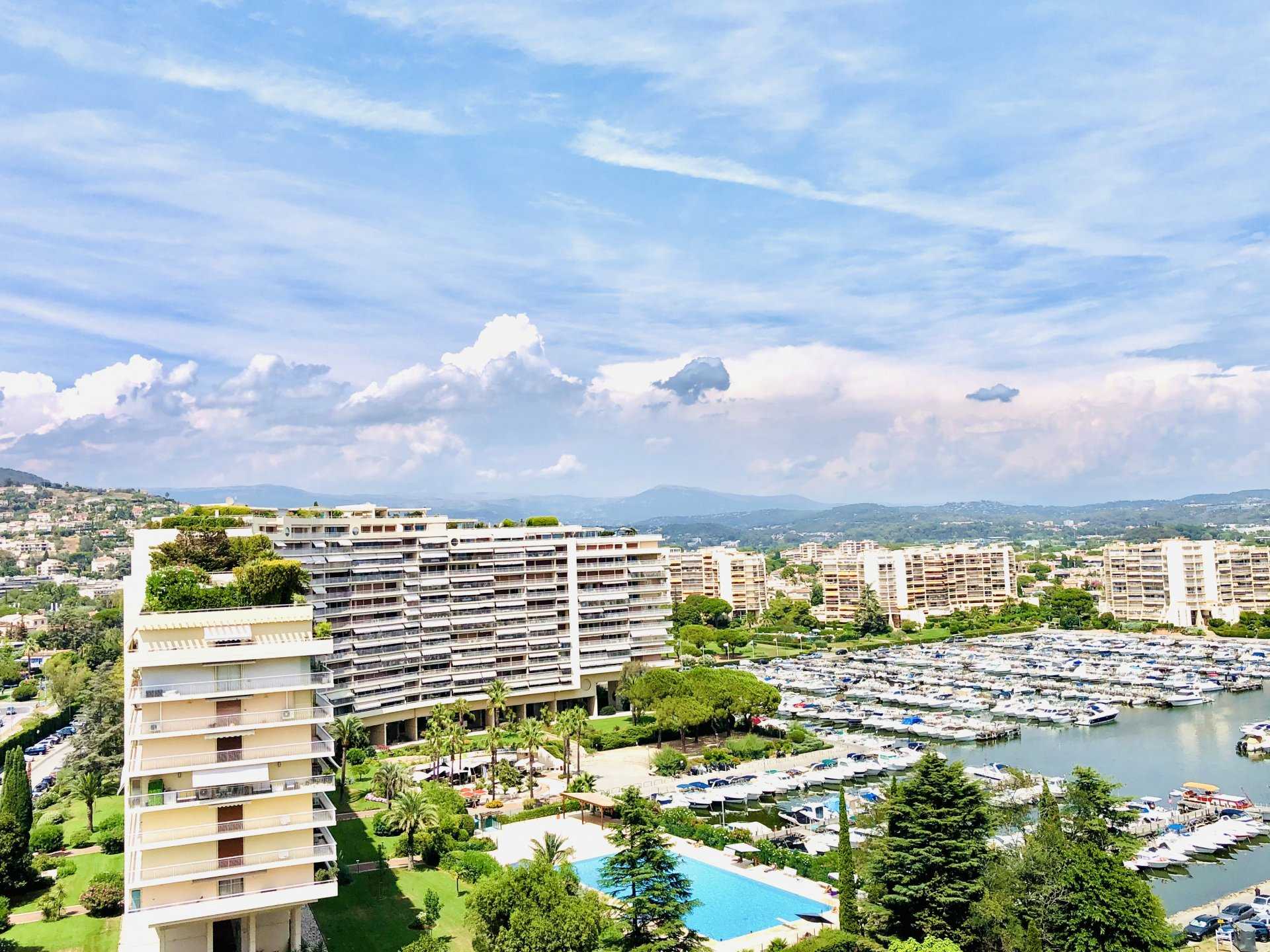 Condominium in Mandelieu-la-Napoule, Provence-Alpes-Côte d'Azur 11120104
