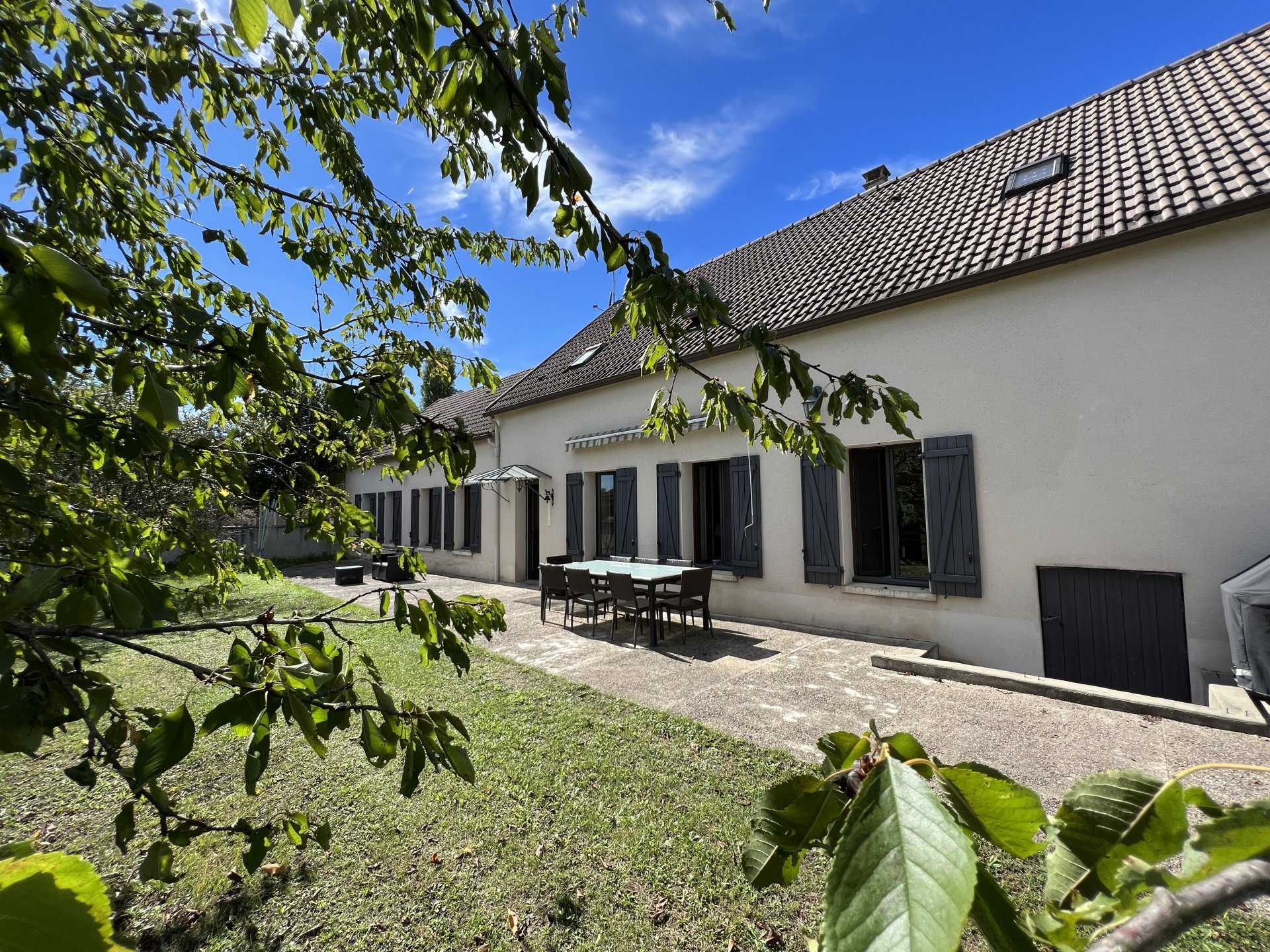 房子 在 Lindry, Yonne 11120153