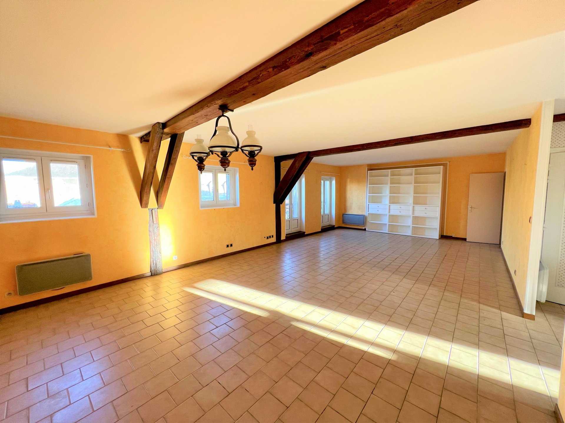 公寓 在 Auxerre, Bourgogne-Franche-Comte 11120159
