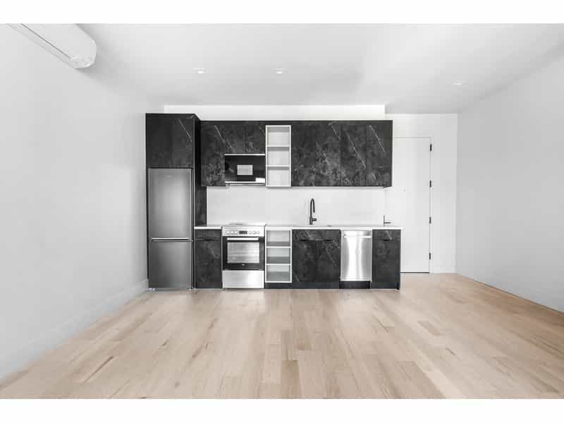 Condominium in New York, New York 11121028