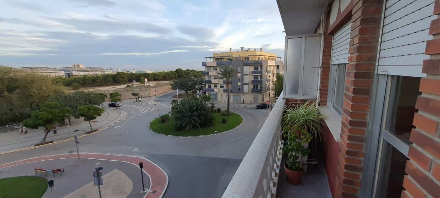 Condominium in Paterna, Valencia 11121098