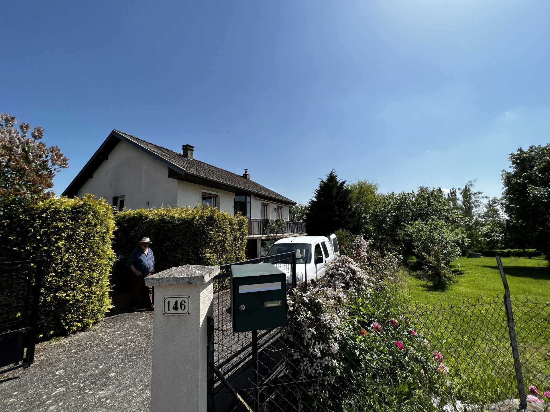 Dom w Saint-Yorre, Auvergne-Rhone-Alpes 11121372