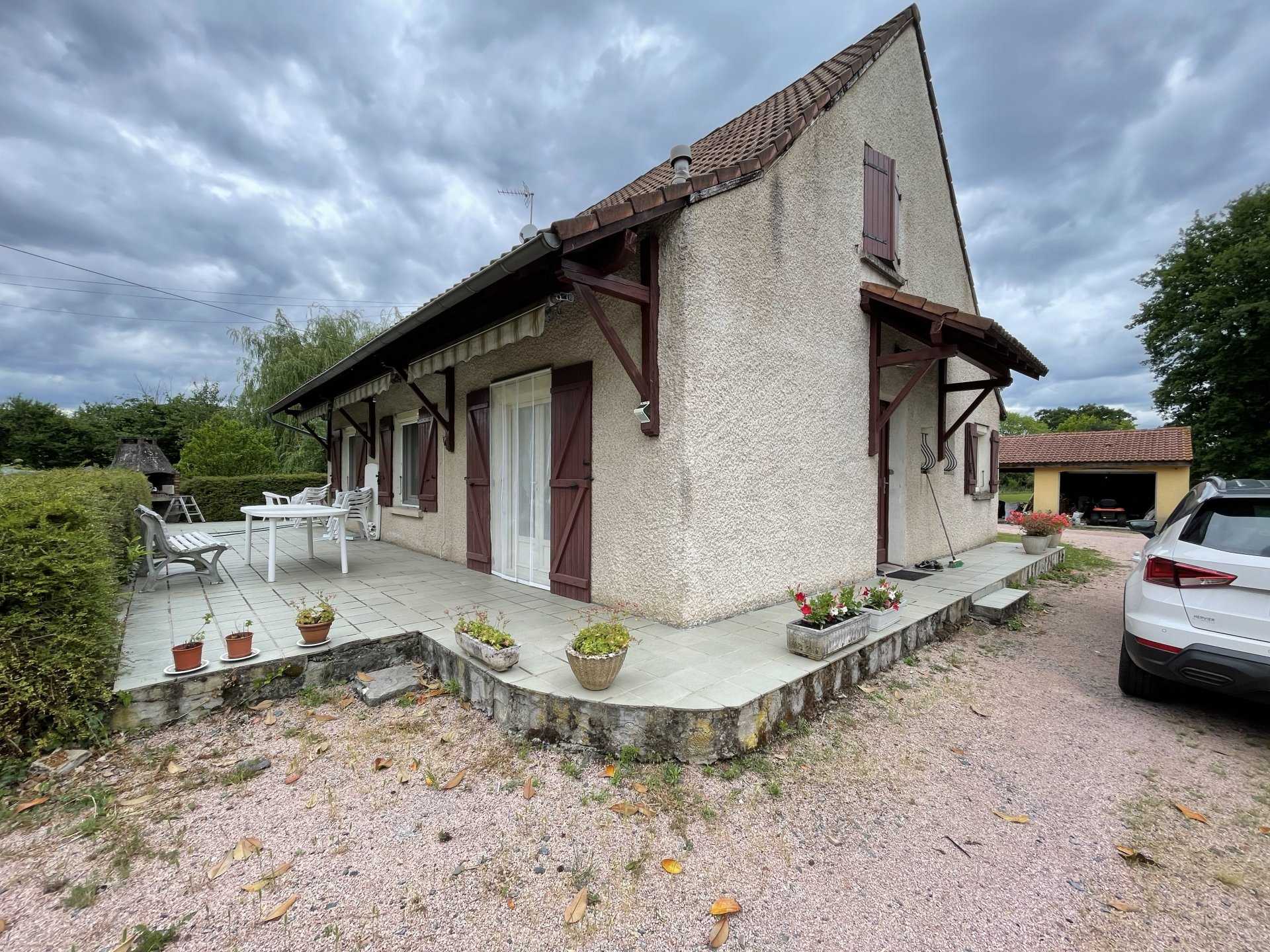 Casa nel Saint-Rémy-en-Rollat, Allier 11121375