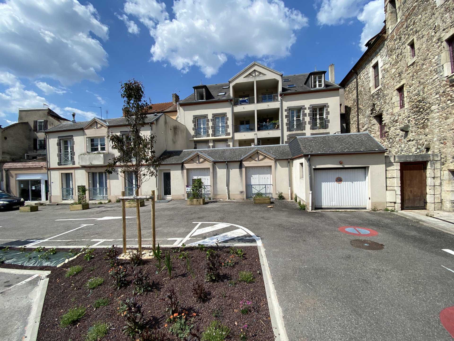 Condominium in Cusset, Auvergne-Rhône-Alpes 11121379