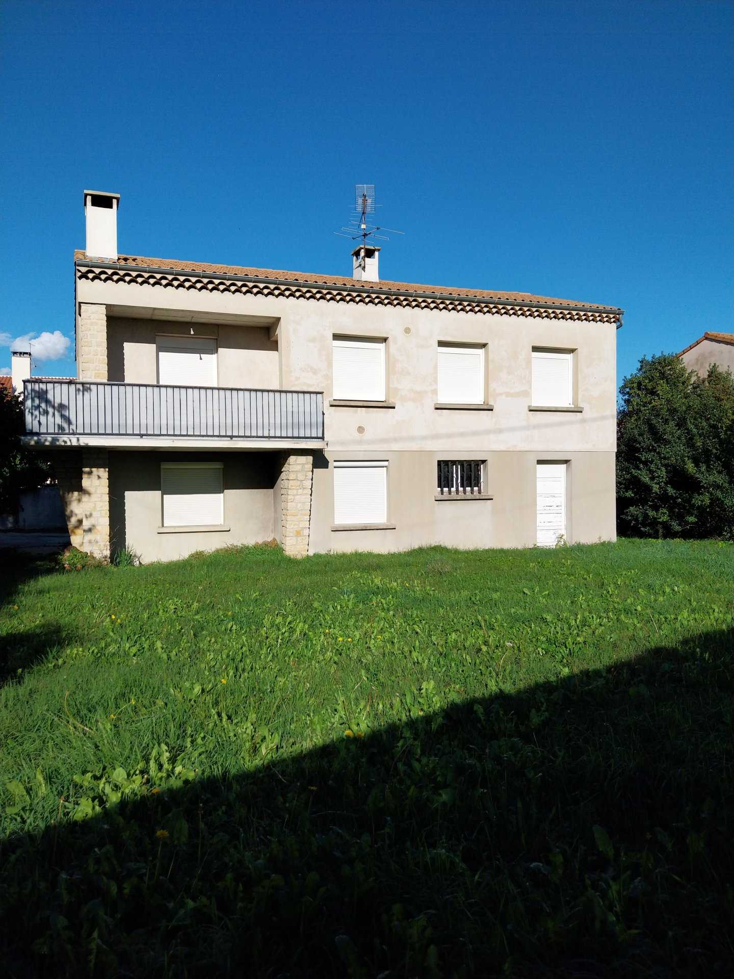 House in Montelimar, Auvergne-Rhone-Alpes 11121424