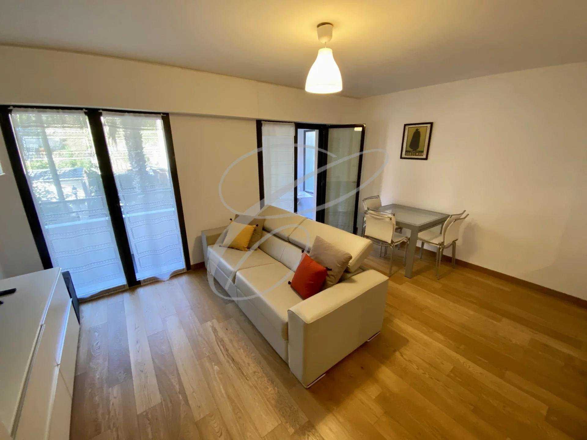 Condominium in Menton, Provence-Alpes-Cote d'Azur 11121455