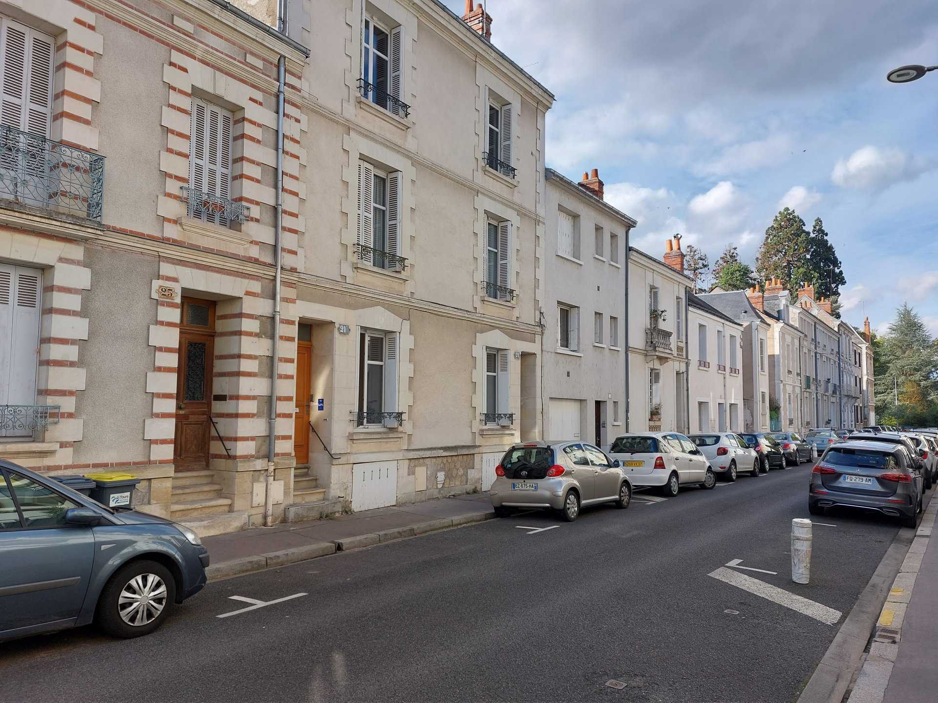 Condominium in Tours, Centre-Val de Loire 11121684