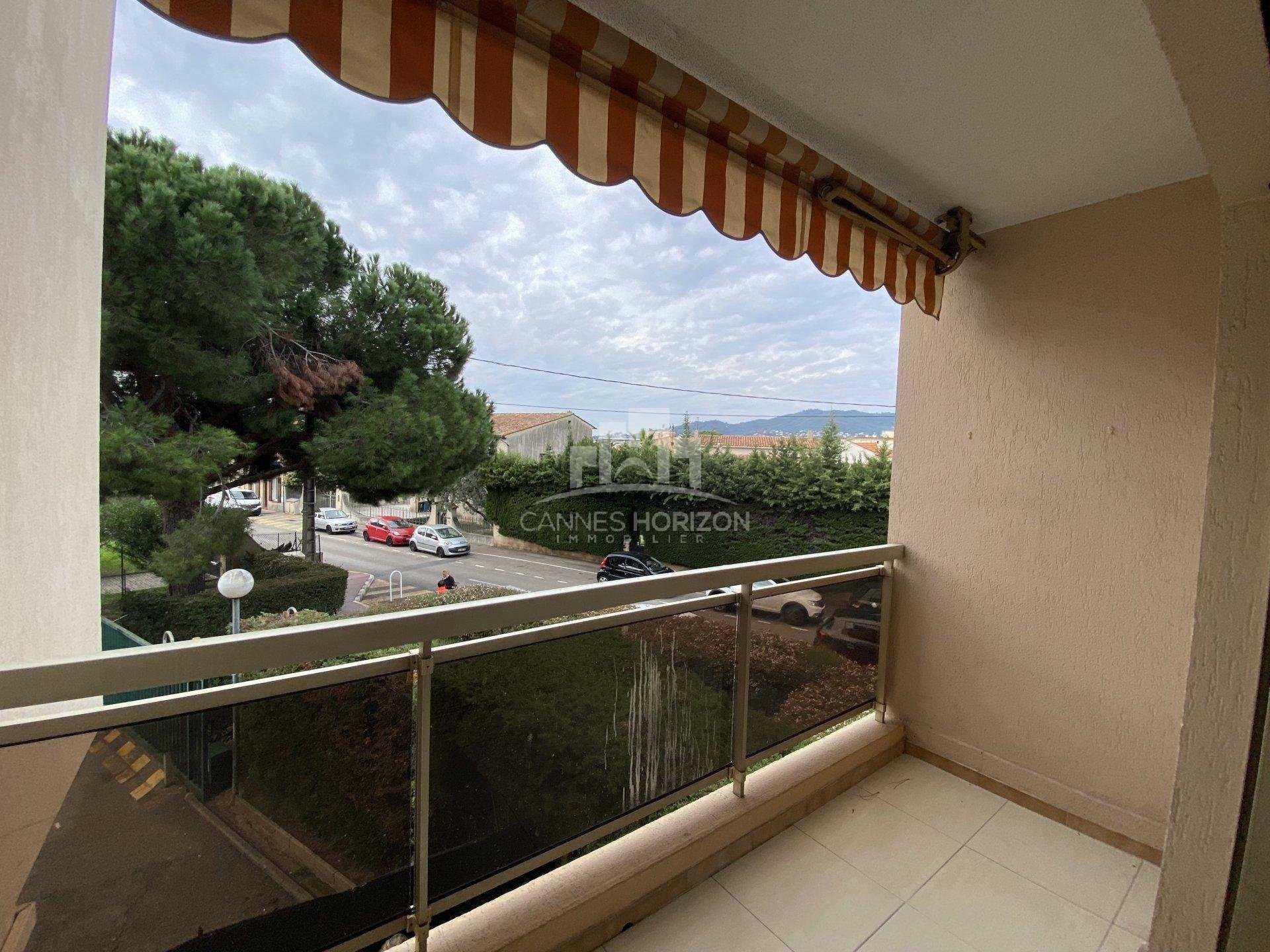Condominium in La Roquette-sur-Siagne, Provence-Alpes-Côte d'Azur 11121688