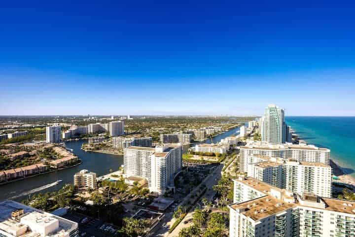 Condominium in Hollywood, Florida 11122117