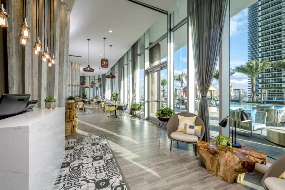 Condominium in Hollywood, Florida 11122321