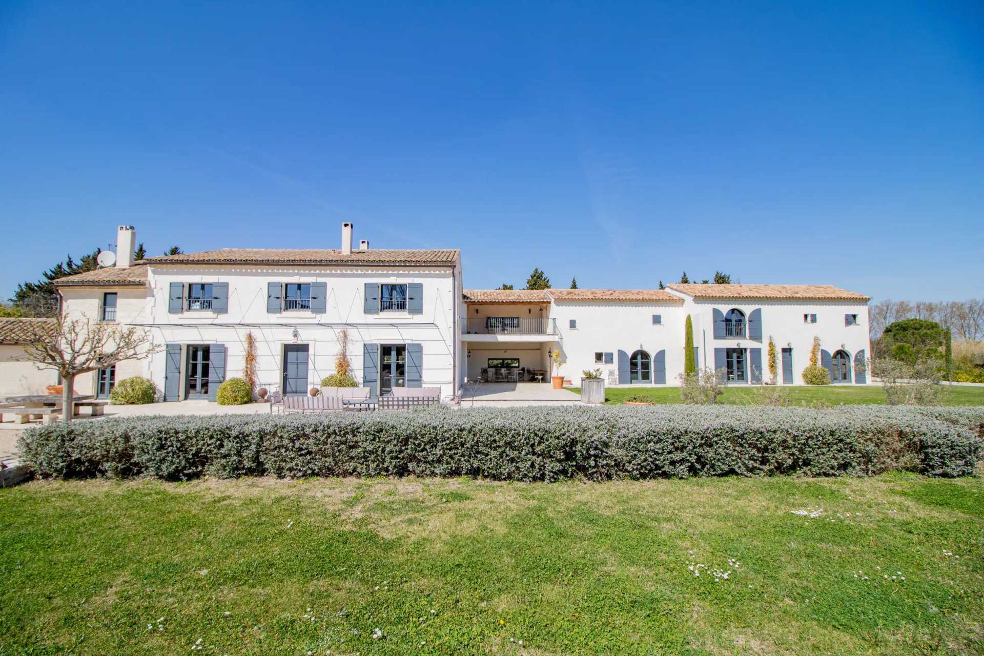 House in Saint-Remy-de-Provence, Provence-Alpes-Cote d'Azur 11122384