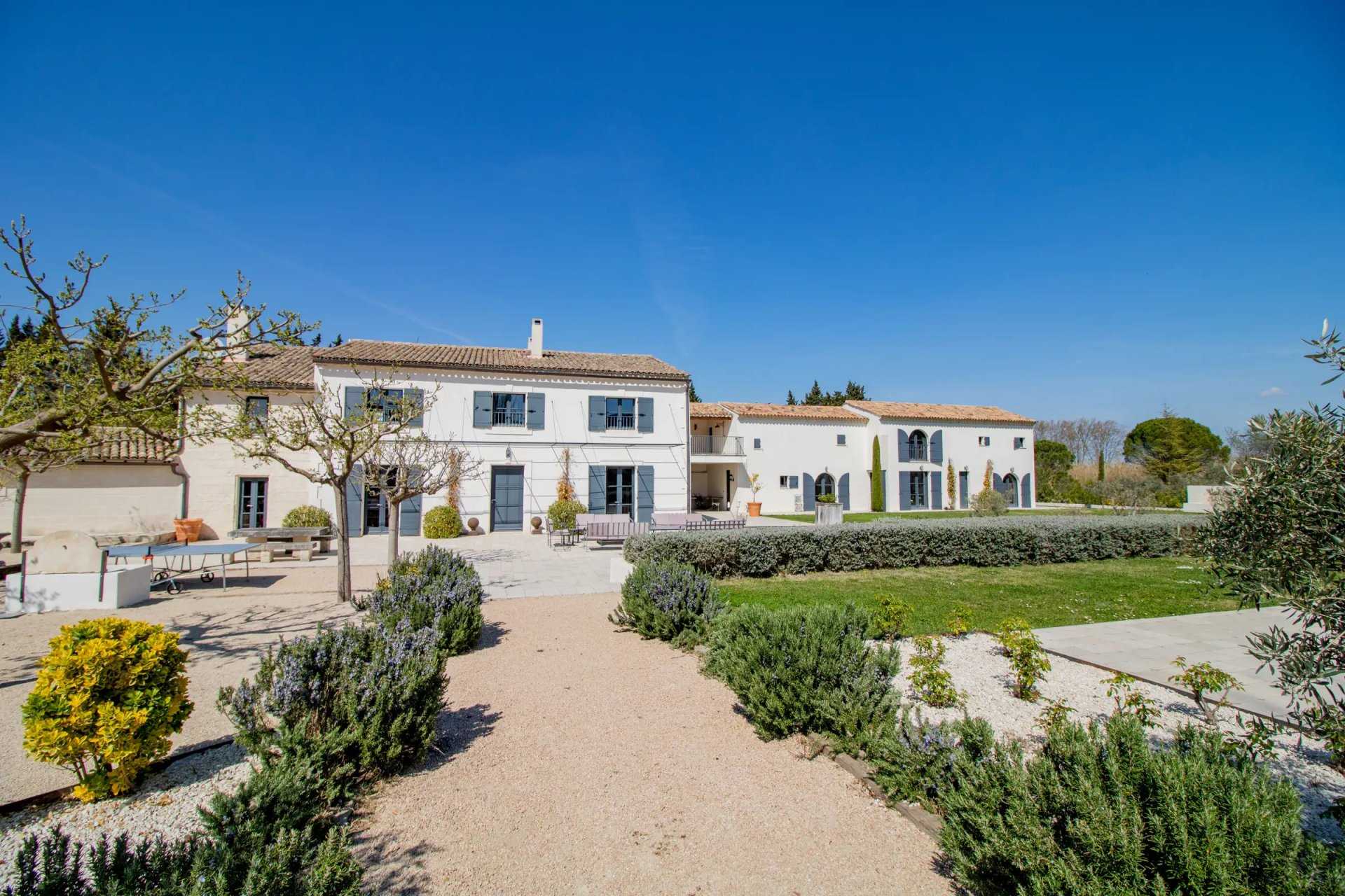 House in Saint-Remy-de-Provence, Provence-Alpes-Cote d'Azur 11122384