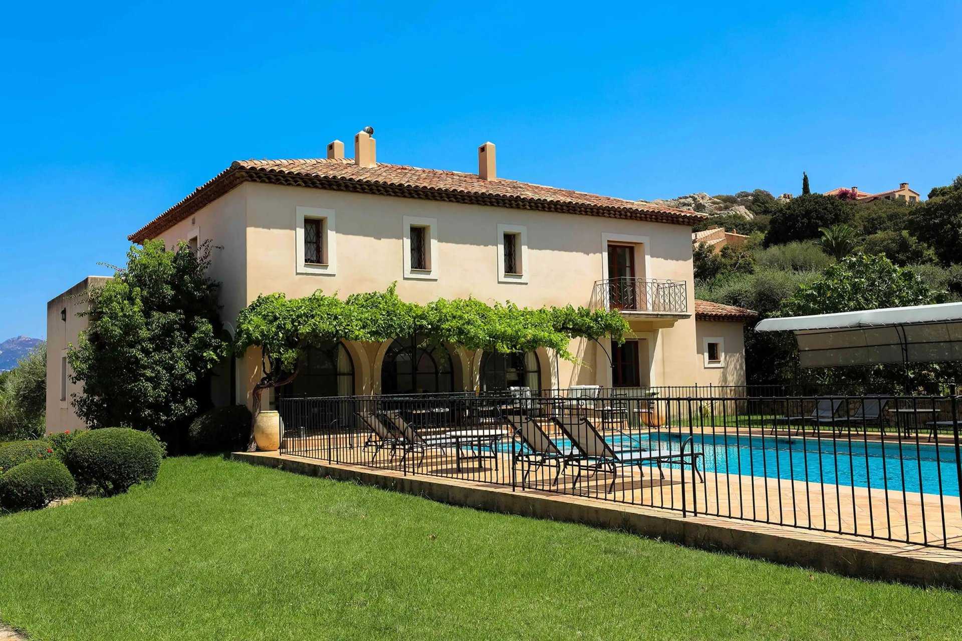 жилой дом в Calvi, Haute-Corse 11122468