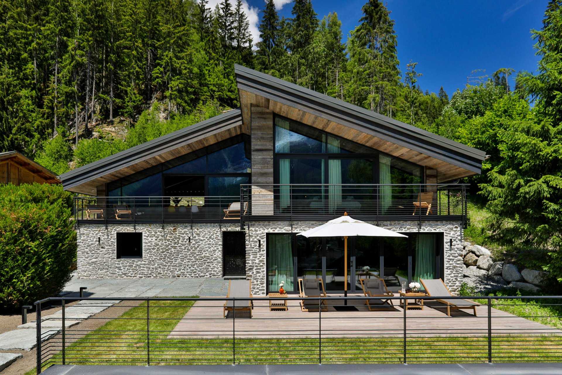 House in Chamonix-Mont-Blanc, Auvergne-Rhone-Alpes 11122603
