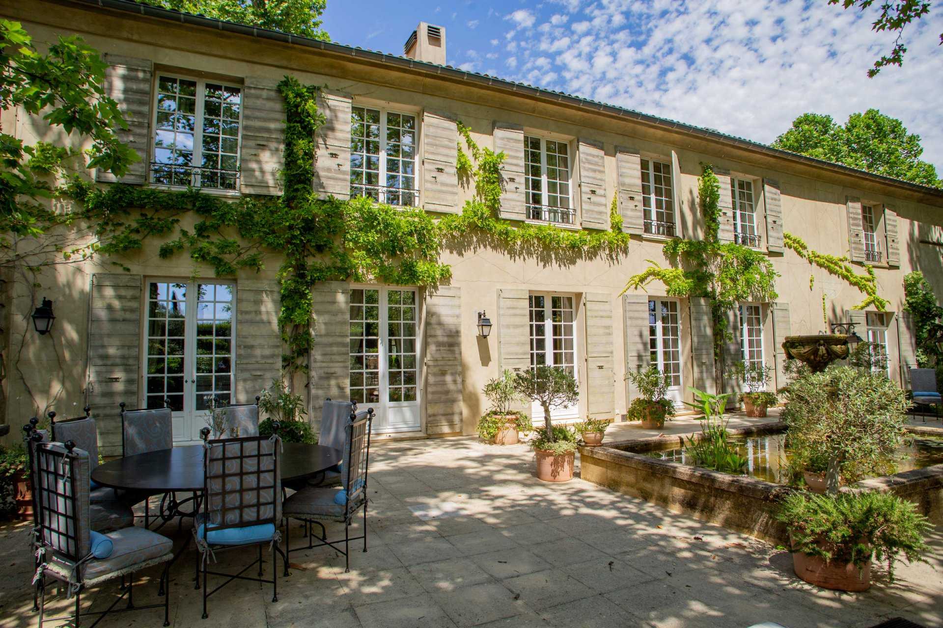 Talo sisään Aix-en-Provence, Provence-Alpes-Cote d'Azur 11122606