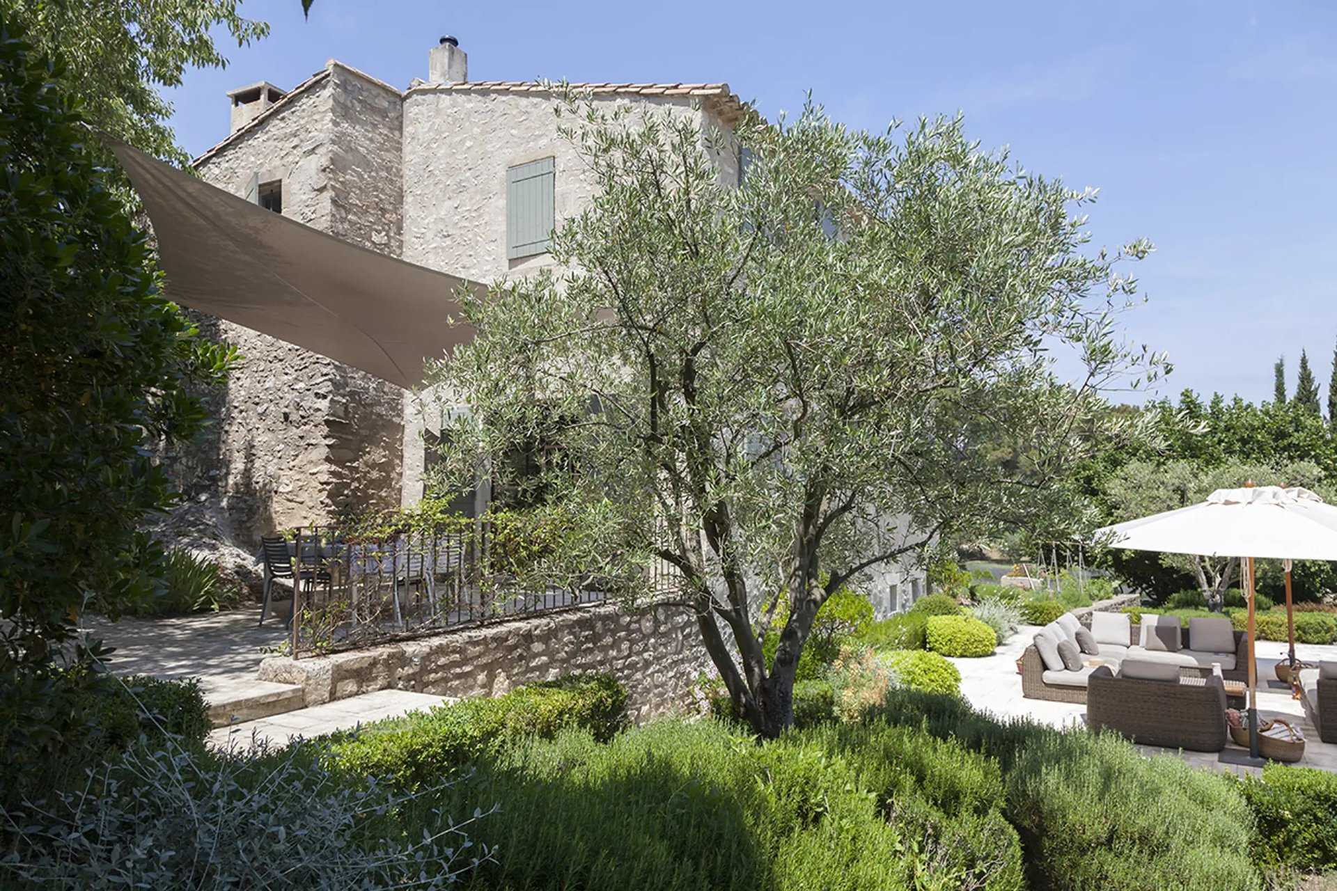 House in Saint-Remy-de-Provence, Provence-Alpes-Cote d'Azur 11122704