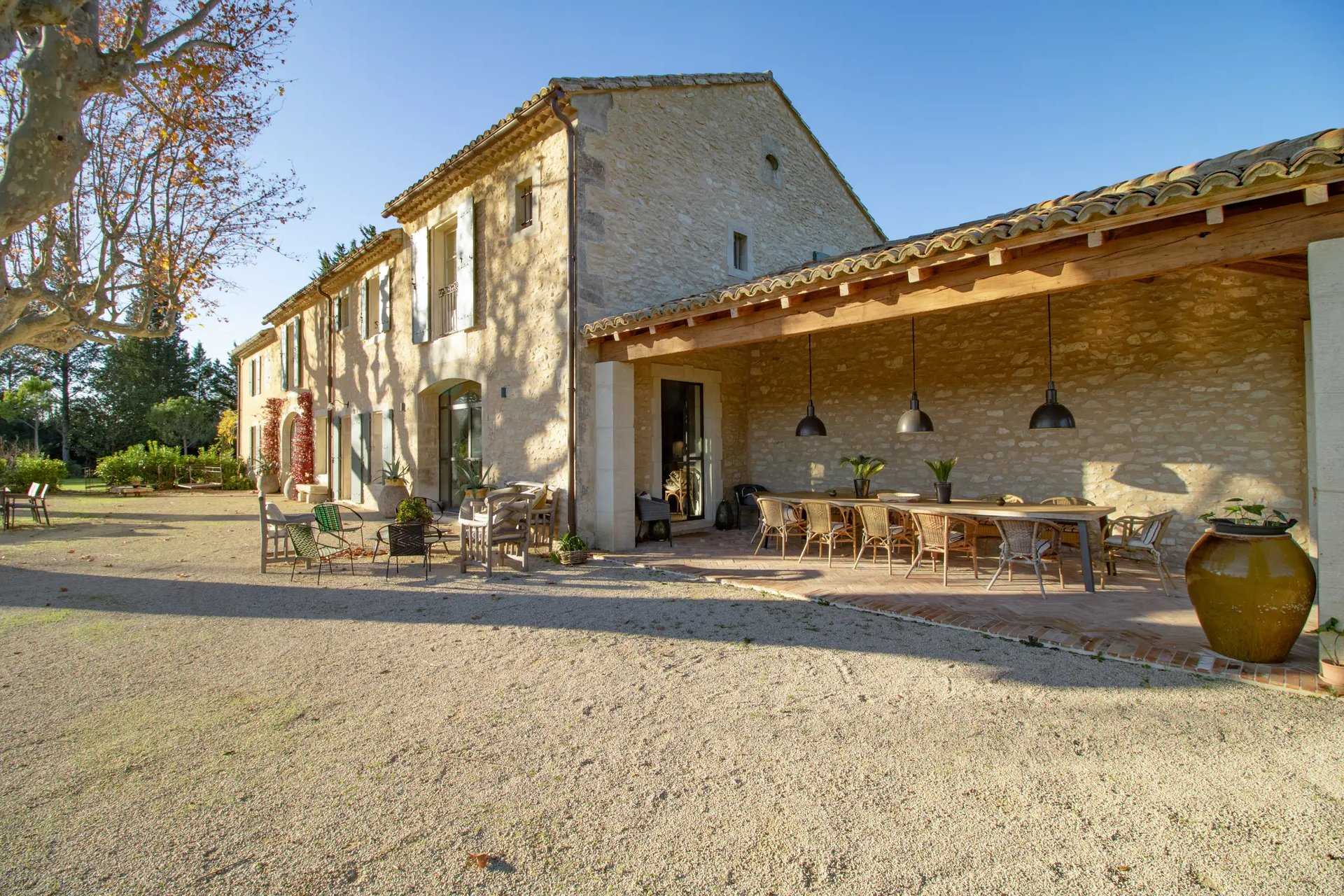 House in Saint-Remy-de-Provence, Provence-Alpes-Cote d'Azur 11122885