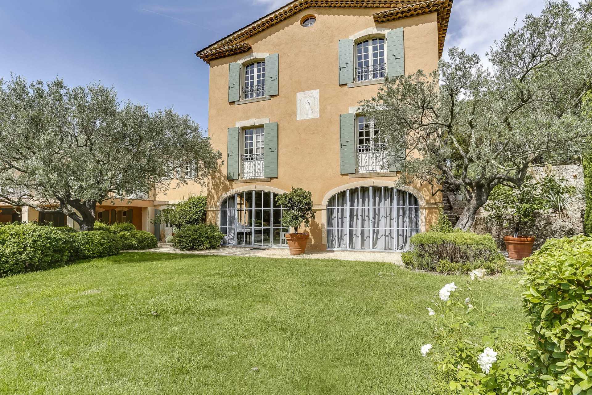 Talo sisään Grimaud, Provence-Alpes-Cote d'Azur 11122956