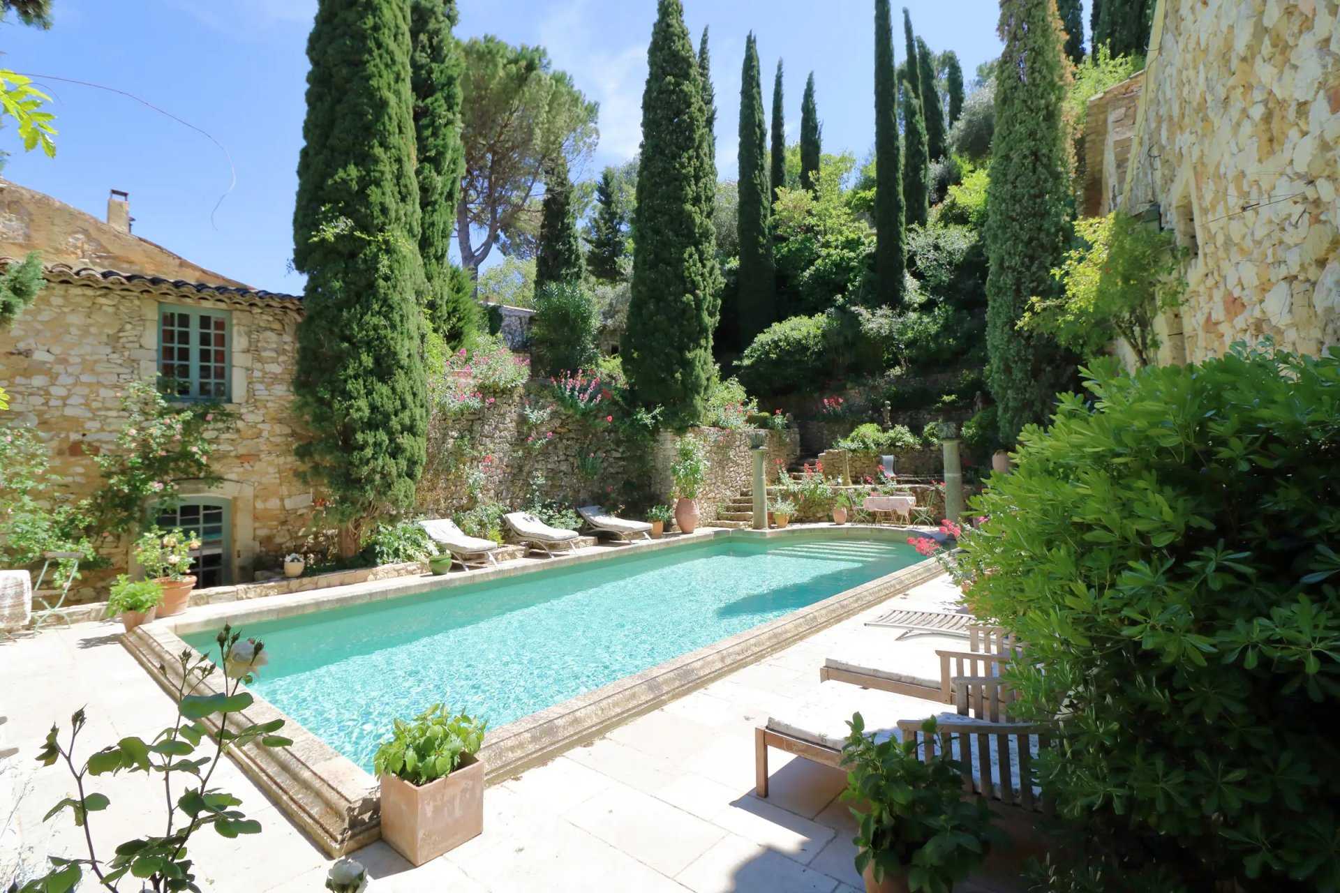 Talo sisään Avignon, Provence-Alpes-Cote d'Azur 11123041