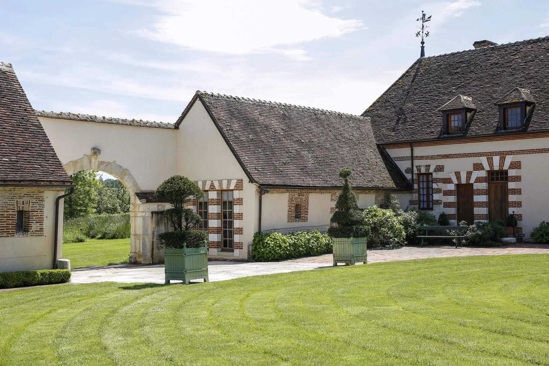 Dom w Dijon, Burgundia-Franche-Comte 11123060