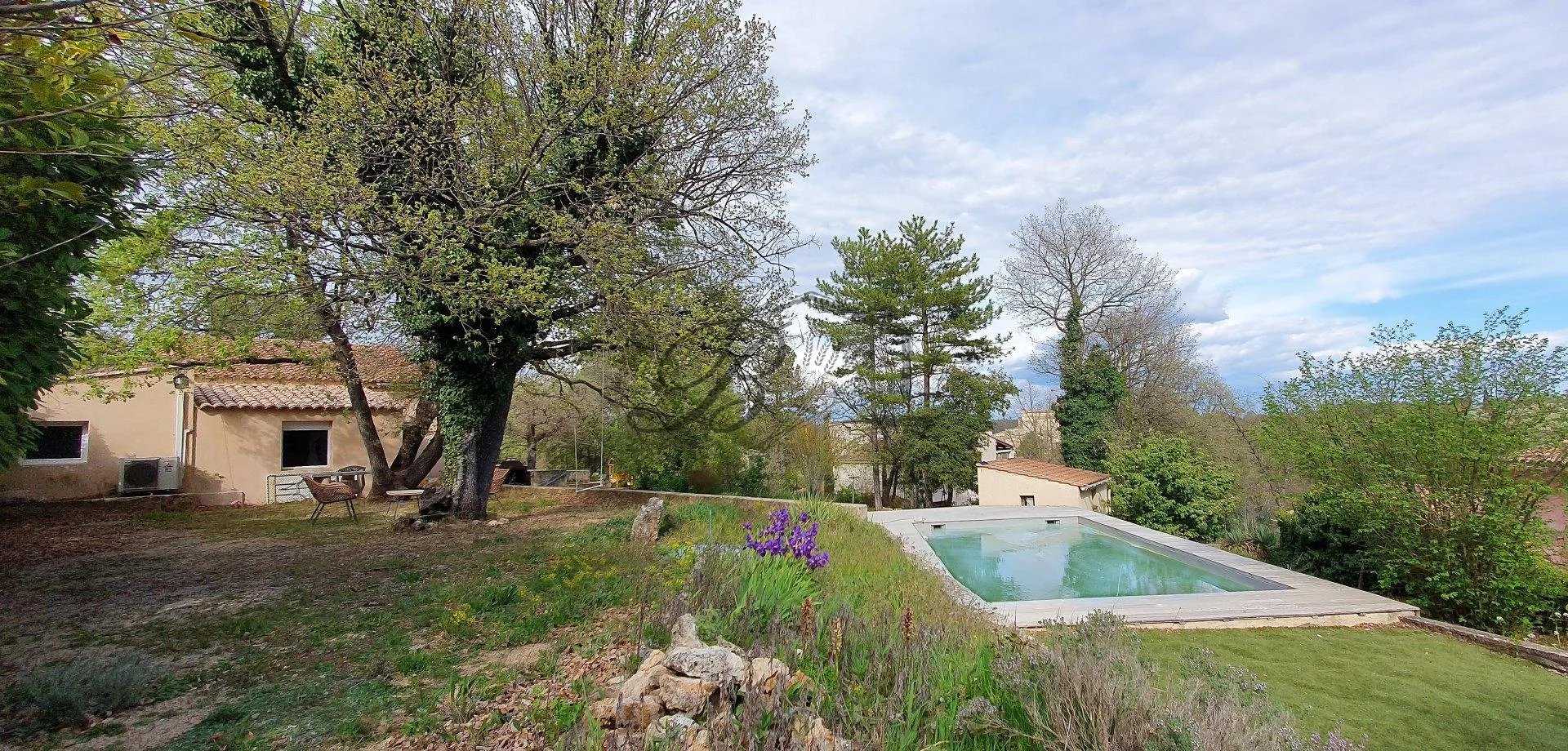 Rumah di Mirabeau, Provence-Alpes-Cote d'Azur 11123628