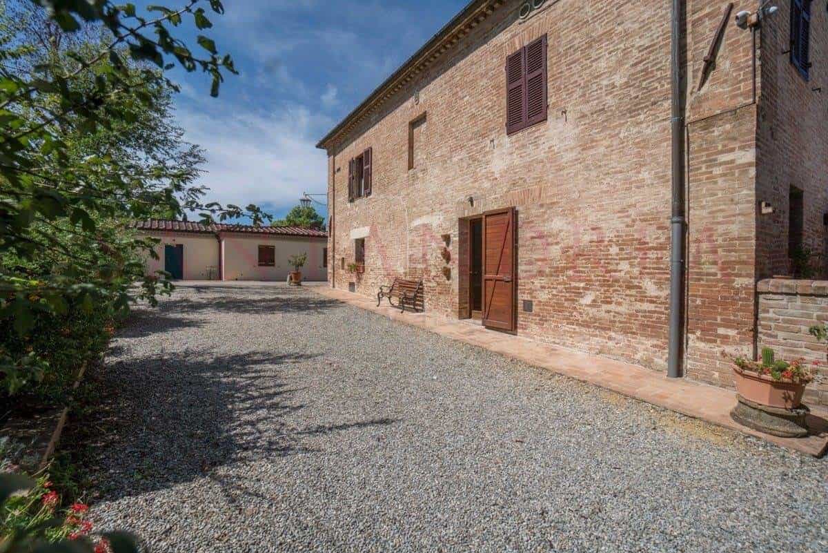House in Monteroni d'Arbia, Tuscany 11123888