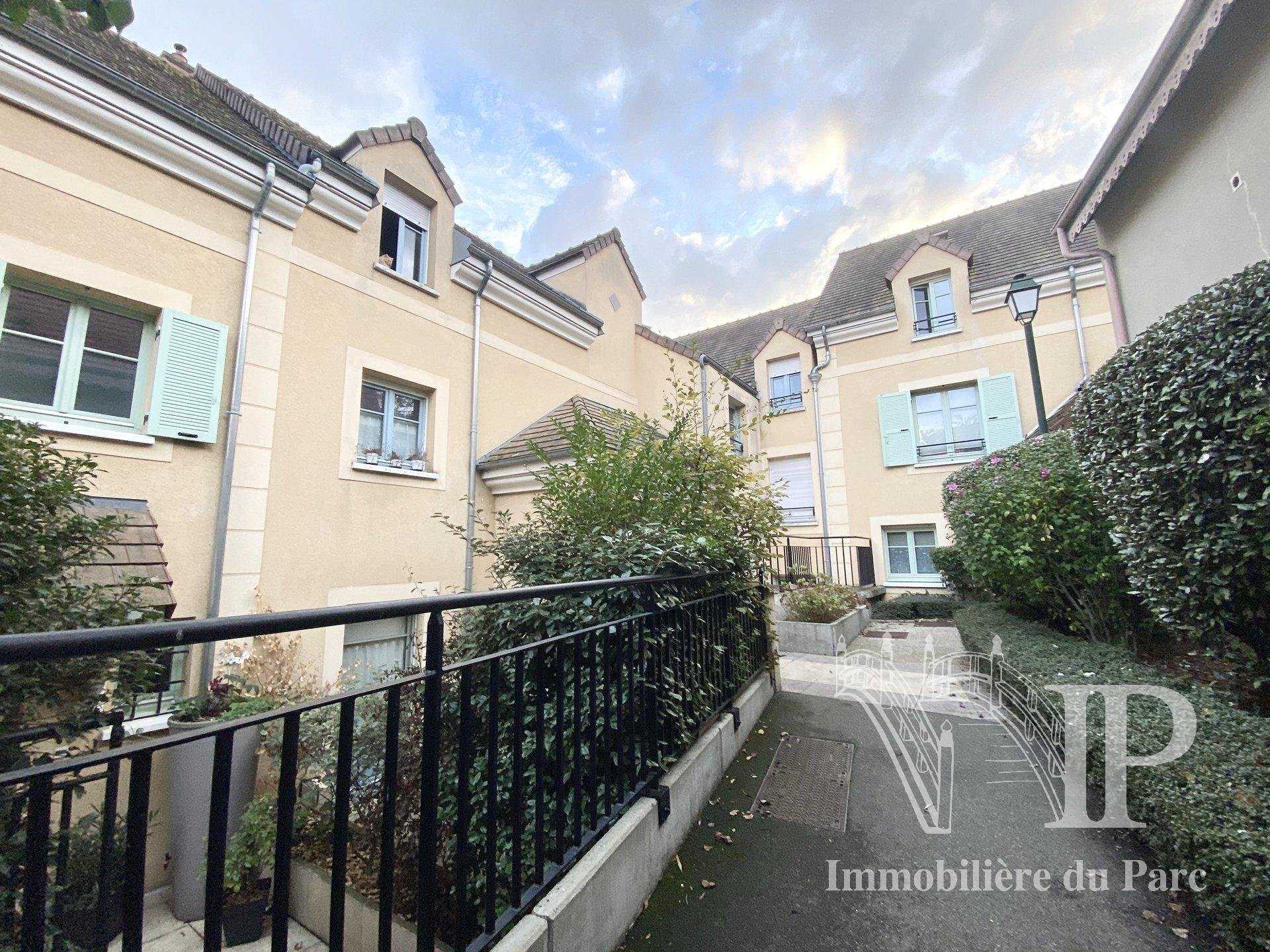 Condominium in Rocquencourt, Ile-de-France 11124050
