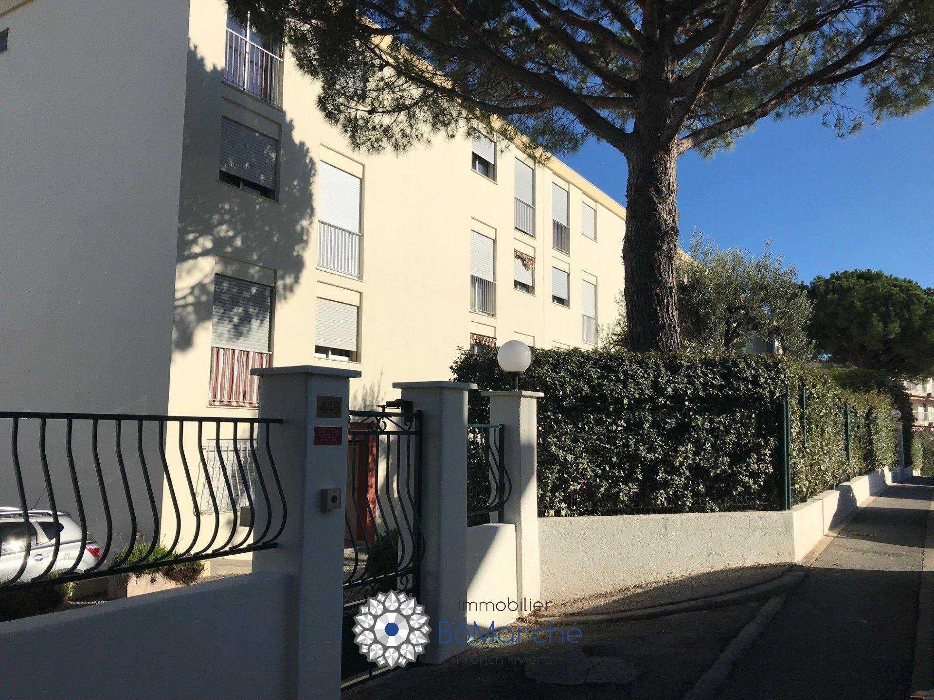 Condominium in Saint-Laurent-du-Var, Provence-Alpes-Côte d'Azur 11124055