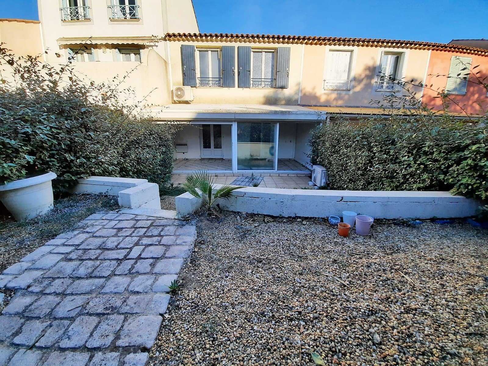 Condominium in Gassin, Provence-Alpes-Cote d'Azur 11124105