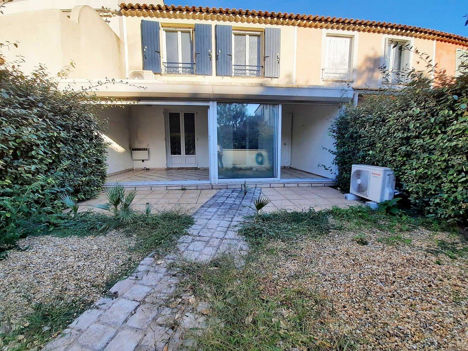 Condominium in Gassin, Provence-Alpes-Côte d'Azur 11124105