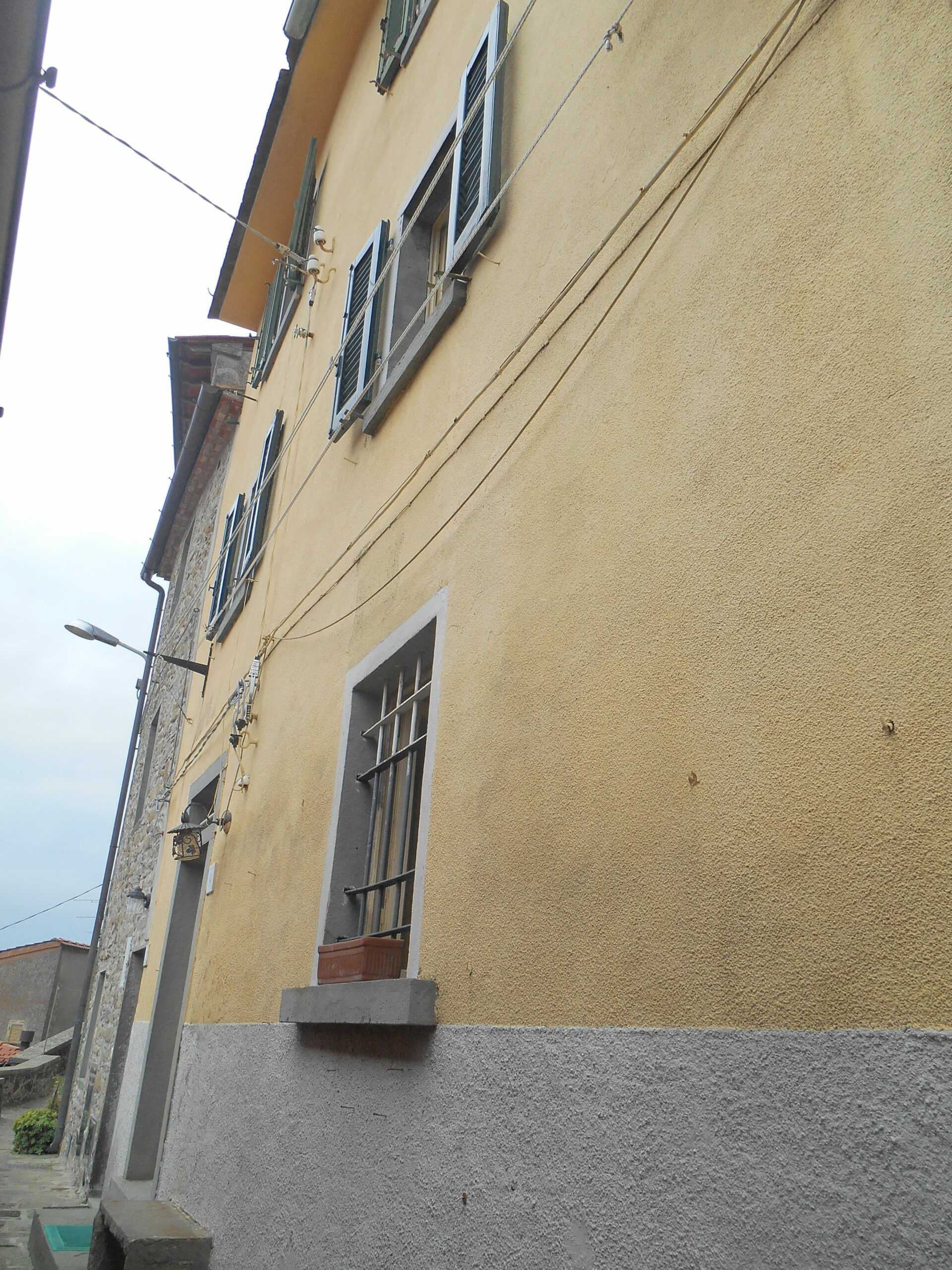 房子 在 Pescia, 托斯卡納 11124198