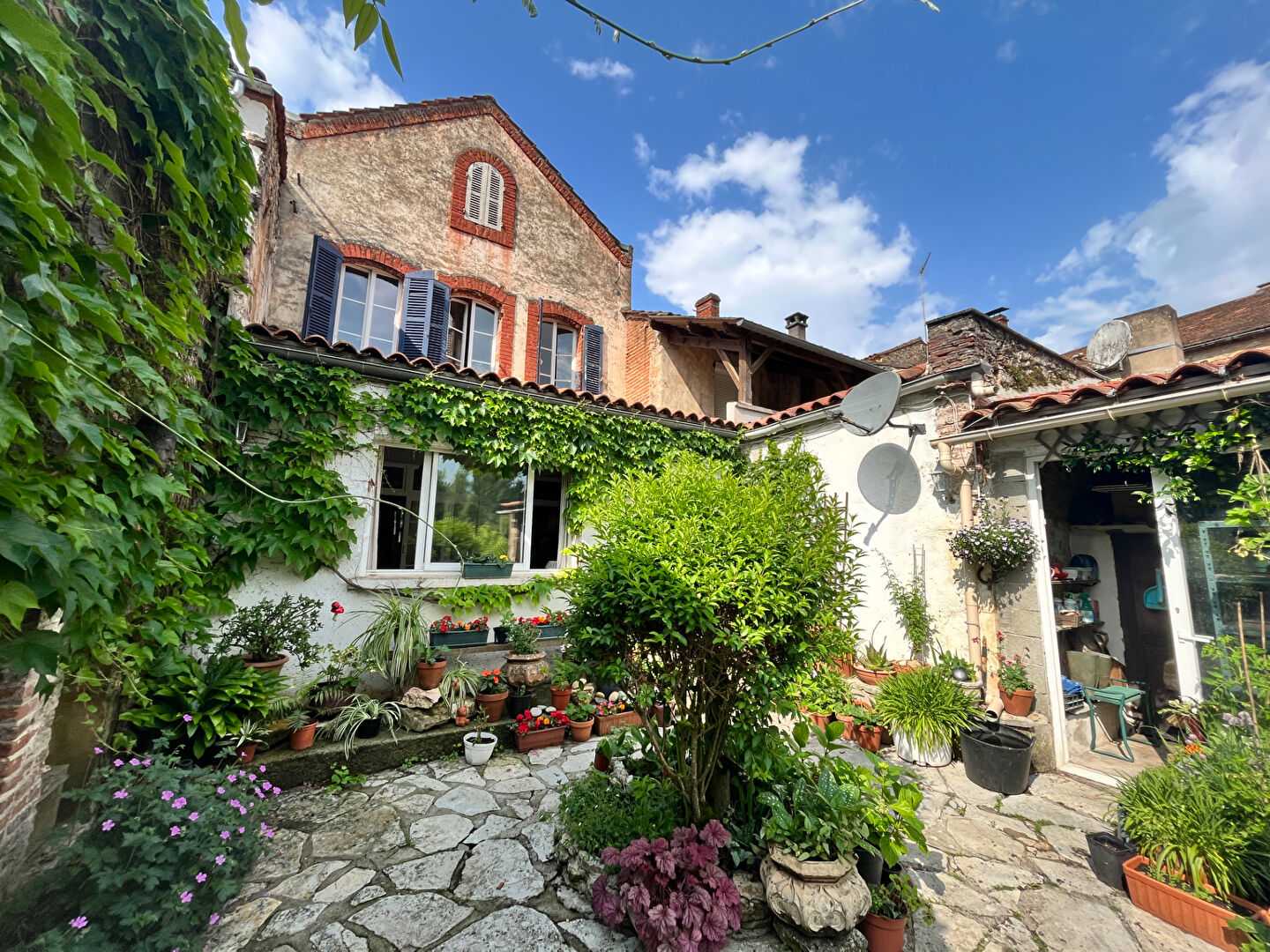 House in Sauveterre-la-Lemance, Nouvelle-Aquitaine 11124637