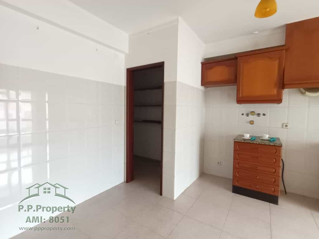 Condominium in Bombarral, Leiria District 11124862