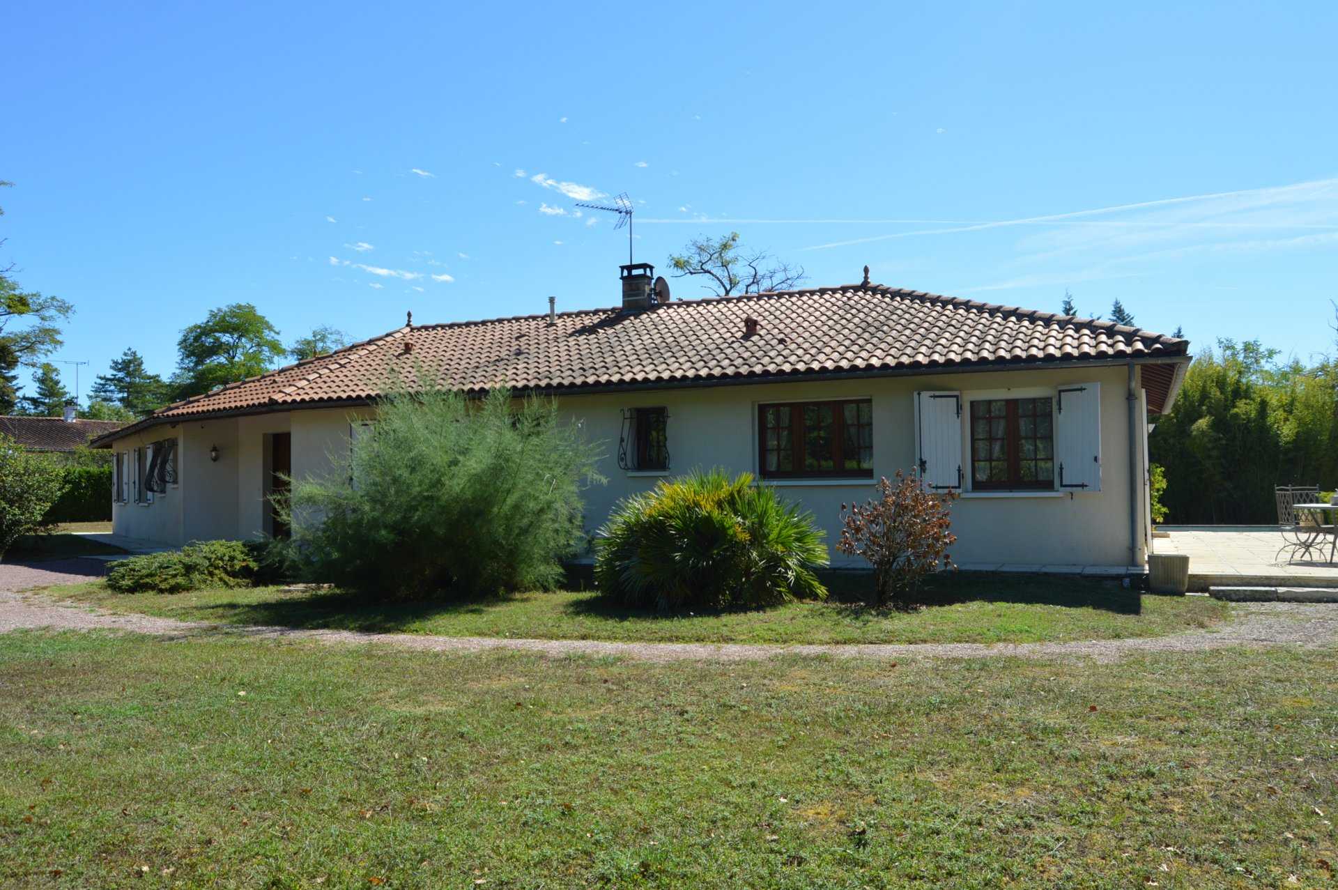 House in Condac, Nouvelle-Aquitaine 11124922